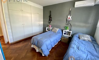 CASA 3 DORMITORIOS CON PILETA EN FISHERTON