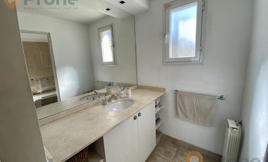 CASA 3 DORMITORIOS CON PILETA EN FISHERTON