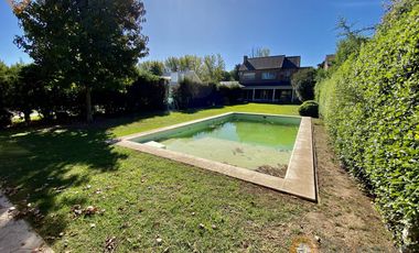 CASA 3 DORMITORIOS CON PILETA EN FISHERTON