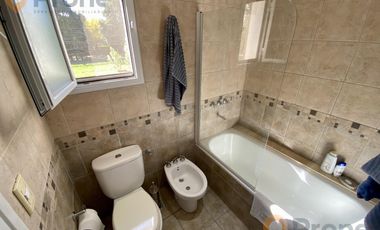 CASA 3 DORMITORIOS CON PILETA EN FISHERTON
