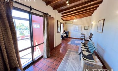 Venta casa 4 ambientes con local, cochera, quincho con parrilla y terraza en Wilde