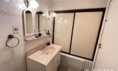 Venta casa 4 ambientes con local, cochera, quincho con parrilla y terraza en Wilde