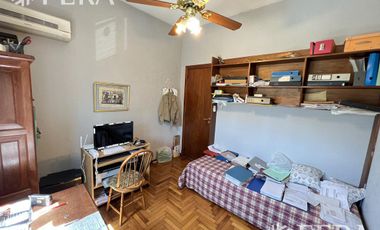 Venta casa 4 ambientes con local, cochera, quincho con parrilla y terraza en Wilde
