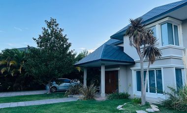 Casa en  Comahue Golf, Plottier