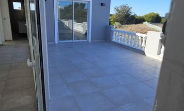 Casa en venta - 5 Dormitorios 4 Baños - Cochera - Barrio Ecuestre, Costa Esmeralda