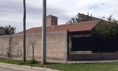 Venta  casa 3/ dormitorios B° confluencia rural