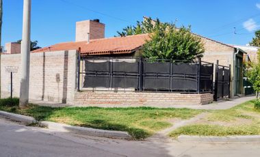 Venta  casa 3/ dormitorios B° confluencia rural