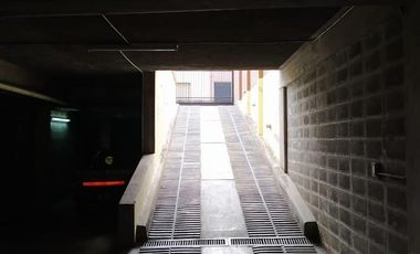 Inversores! Cochera para auto, varias motos y baulera, Moreno al 300, Barrio Sur