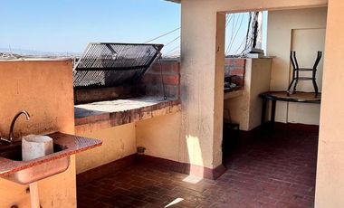 Inversores! Cochera para auto, varias motos y baulera, Moreno al 300, Barrio Sur