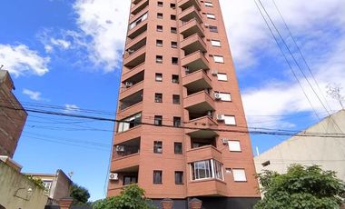 Inversores! Cochera para auto, varias motos y baulera, Moreno al 300, Barrio Sur