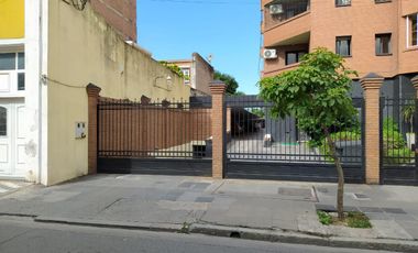 Inversores! Cochera para auto, varias motos y baulera, Moreno al 300, Barrio Sur
