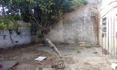 Casa de 3 ambientes y amplio lote con local en venta en Guernica