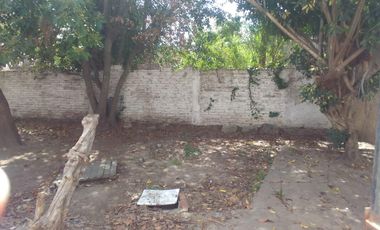Casa de 3 ambientes y amplio lote con local en venta en Guernica
