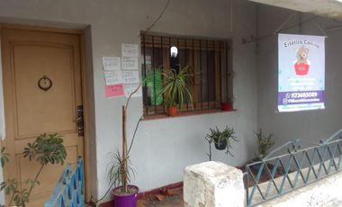 Casa de 3 ambientes y amplio lote con local en venta en Guernica