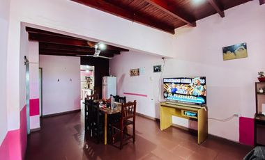 Casa en venta - 3 Dormitorios 1 Baño - Cochera - 400Mts2 - Melchor Romero, La Plata