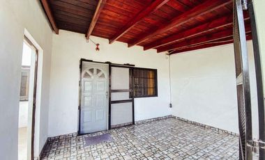 Casa en venta - 3 Dormitorios 1 Baño - Cochera - 400Mts2 - Melchor Romero, La Plata