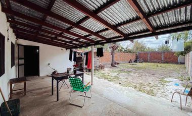 Casa en venta - 3 Dormitorios 1 Baño - Cochera - 400Mts2 - Melchor Romero, La Plata