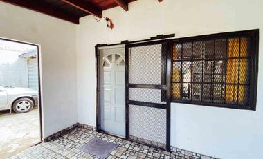 Casa en venta - 3 Dormitorios 1 Baño - Cochera - 400Mts2 - Melchor Romero, La Plata