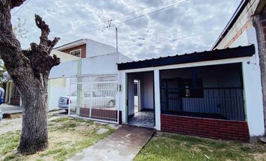 Casa en venta - 3 Dormitorios 1 Baño - Cochera - 400Mts2 - Melchor Romero, La Plata