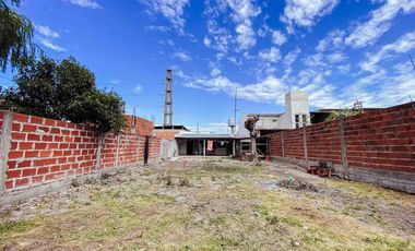 Casa en venta - 3 Dormitorios 1 Baño - Cochera - 400Mts2 - Melchor Romero, La Plata