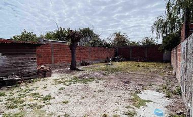 Casa en venta - 3 Dormitorios 1 Baño - Cochera - 400Mts2 - Melchor Romero, La Plata