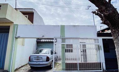 Casa en venta - 3 Dormitorios 1 Baño - Cochera - 400Mts2 - Melchor Romero, La Plata