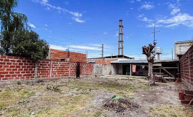 Casa en venta - 3 Dormitorios 1 Baño - Cochera - 400Mts2 - Melchor Romero, La Plata