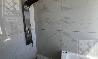Casa alquiler Los Canales, Plottier, 2 dormitorios, 2 baños, jardín y entrada para autos