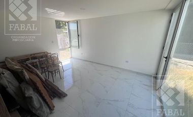 Casa alquiler Los Canales, Plottier, 2 dormitorios, 2 baños, jardín y entrada para autos