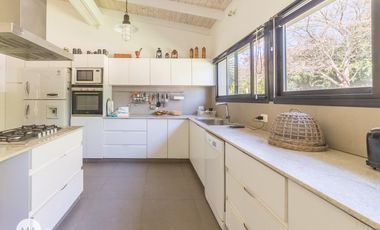 Casa 4 dormitorios, amplio jardín - Puerto Paraíso - Gral Lagos | Venta