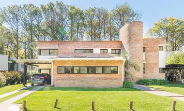 Casa 4 dormitorios, amplio jardín - Puerto Paraíso - Gral Lagos | Venta