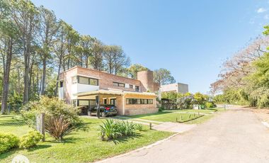 Casa 4 dormitorios, amplio jardín - Puerto Paraíso - Gral Lagos | Venta
