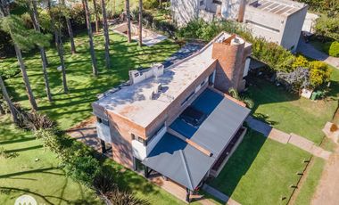 Casa 4 dormitorios, amplio jardín - Puerto Paraíso - Gral Lagos | Venta