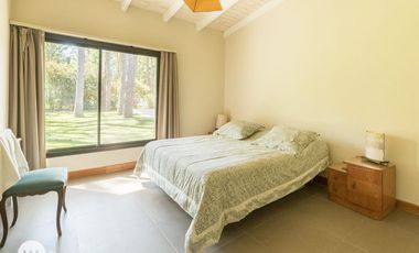 Casa 4 dormitorios, amplio jardín - Puerto Paraíso - Gral Lagos | Venta