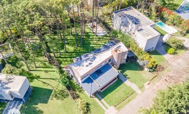 Casa 4 dormitorios, amplio jardín - Puerto Paraíso - Gral Lagos | Venta