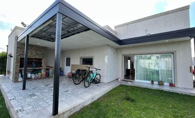 Casa en alquiler de 3 dormitorios en Barrio Cerrado