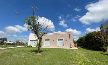 Casa en alquiler de 3 dormitorios en Barrio Cerrado