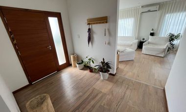 Casa en alquiler de 3 dormitorios en Barrio Cerrado