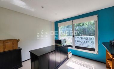 Oficina en Venta de 131 m2, primer piso por escalera, Se puede agregar 78 m2 en PB a la calle. San Isidro centro.