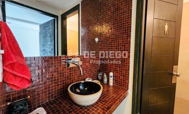 Oficina en Venta de 131 m2, primer piso por escalera, Se puede agregar 78 m2 en PB a la calle. San Isidro centro.