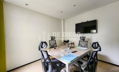 Oficina en Venta de 131 m2, primer piso por escalera, Se puede agregar 78 m2 en PB a la calle. San Isidro centro.