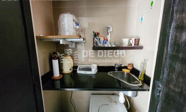 Oficina en Venta de 131 m2, primer piso por escalera, Se puede agregar 78 m2 en PB a la calle. San Isidro centro.