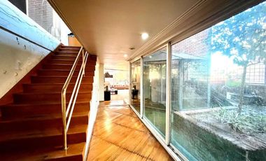 Casa en venta - 3 Dormitorios 3 Baños - Cocheras - 420Mts2 - Mataderos