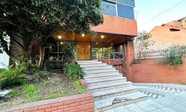 Casa en venta - 3 Dormitorios 3 Baños - Cocheras - 420Mts2 - Mataderos