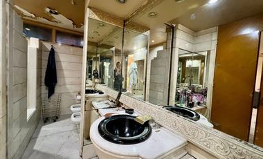 Casa en venta - 3 Dormitorios 3 Baños - Cocheras - 420Mts2 - Mataderos