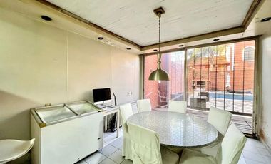 Casa en venta - 3 Dormitorios 3 Baños - Cocheras - 420Mts2 - Mataderos