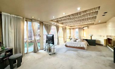 Casa en venta - 3 Dormitorios 3 Baños - Cocheras - 420Mts2 - Mataderos
