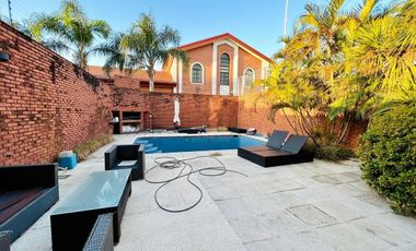 Casa en venta - 3 Dormitorios 3 Baños - Cocheras - 420Mts2 - Mataderos