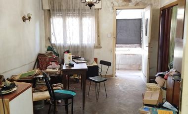 Venta de Casa 2 Amb.  en Ramos Mejia a Refaccionar