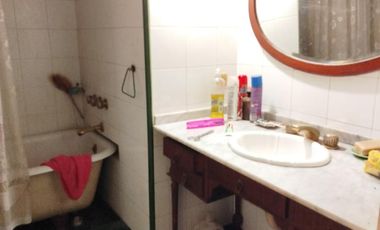 Venta de Casa 2 Amb.  en Ramos Mejia a Refaccionar